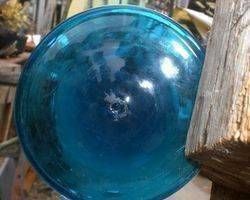 Glas, mundgeblasen, Butzenglas runde Glasscheiben farbig blau