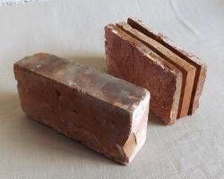 Bodenziegel Bodenplatten Bodenfliesen Weinkeller Antikziegel Backsteine Terracotta Ziegelboden Backstein alte Mauersteine geschnitten Landhaus Industriestyle