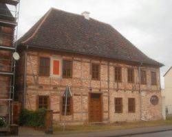 alte Biber Dach Ziegel Pfanne Schindel historische Dachdeckung Biberschwanz Carport Vordach Pavillon Garten Laube