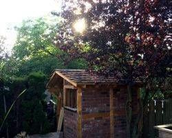 Gartenhaus englisch gotisch Stein Rückbau Baustoffe Klinker Sandsteine Ziegel Balken Dachziegel