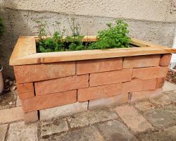 Bausatz günstiges Hochbeet Gartenbeet Kräuterbeet Pflanzkübel original alte Mauersteine Ziegelsteine DIY