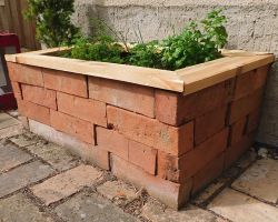 Bausatz günstiges Hochbeet Gartenbeet Kräuterbeet Pflanzkübel original alte Mauersteine Ziegelsteine DIY